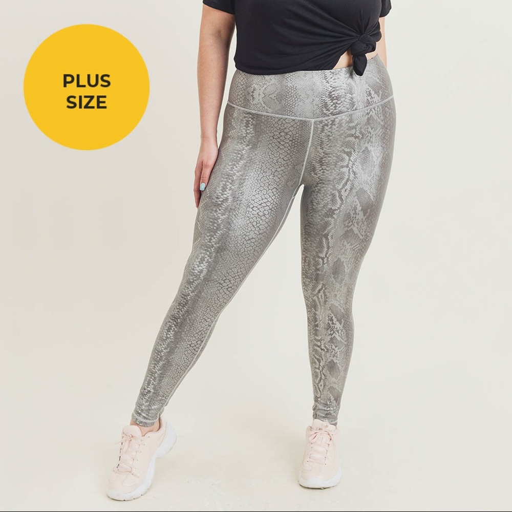 NWT! π₯° Snake Print High Waisted Legging Pants - Picture 1 of 8